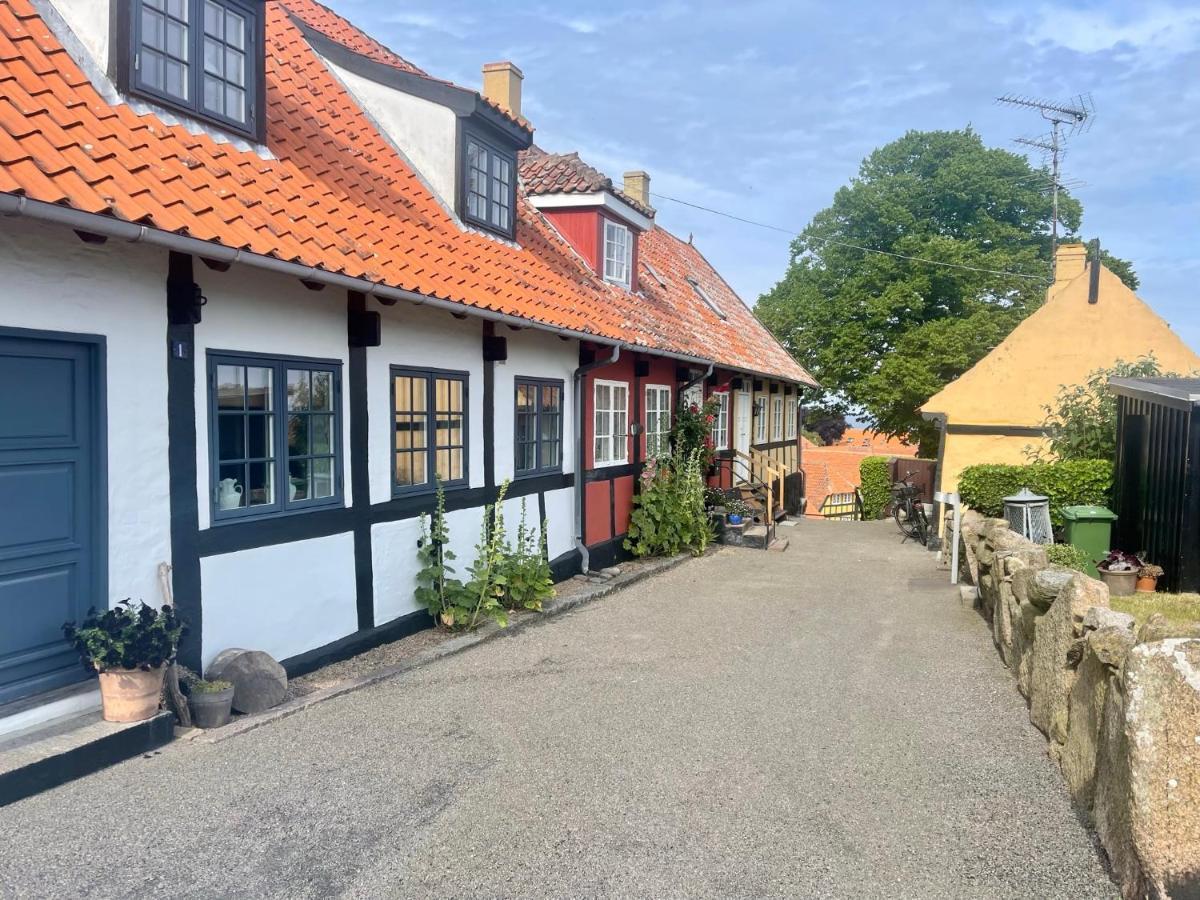 Nybygget Hus I Svaneke Taet Pa Klipper, Skov Og Hav Eksteriør billede